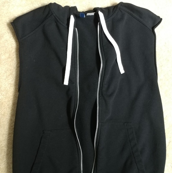 Small Sleeveless Hooded Shirt - Picture 2 of 2